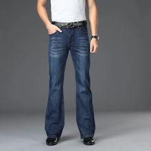 Cargar imagen en el visor de la galería, Pantalones: Jeans clásicos de mezclilla azul. Corte de bota. Cintura alta. Elásticos. Holgados.