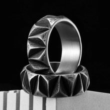 Cargar imagen en el visor de la galería, Pulsera/ Anillos: Anillo minimalista. Corte geométrico RockRetroPunk. Acero inoxidable.